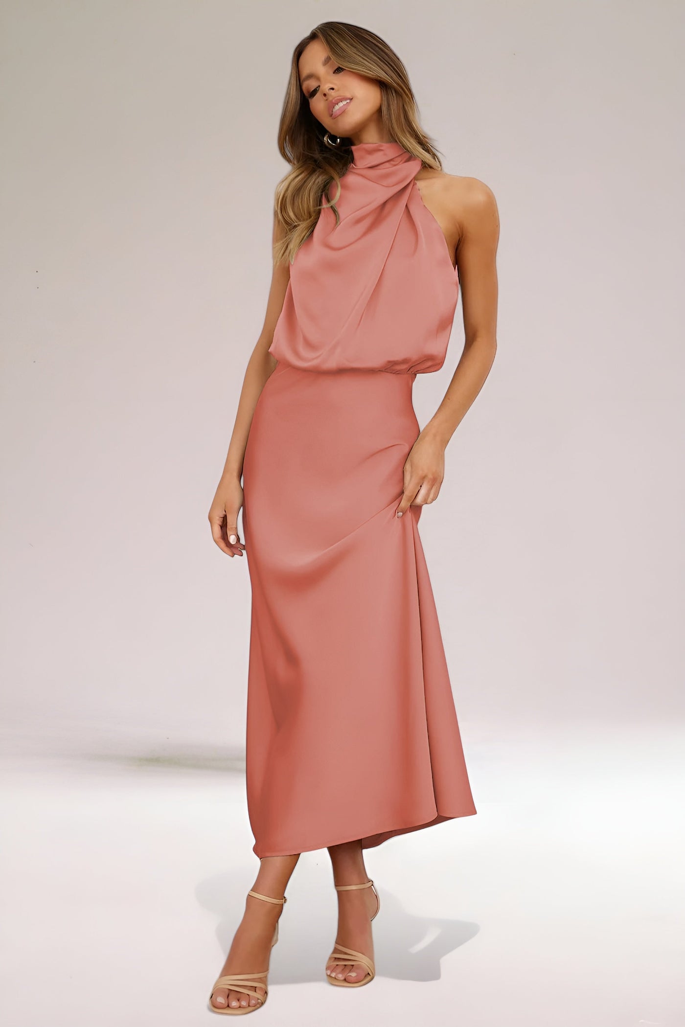 Sara™ | Robe Halterneck en Satin Glamour