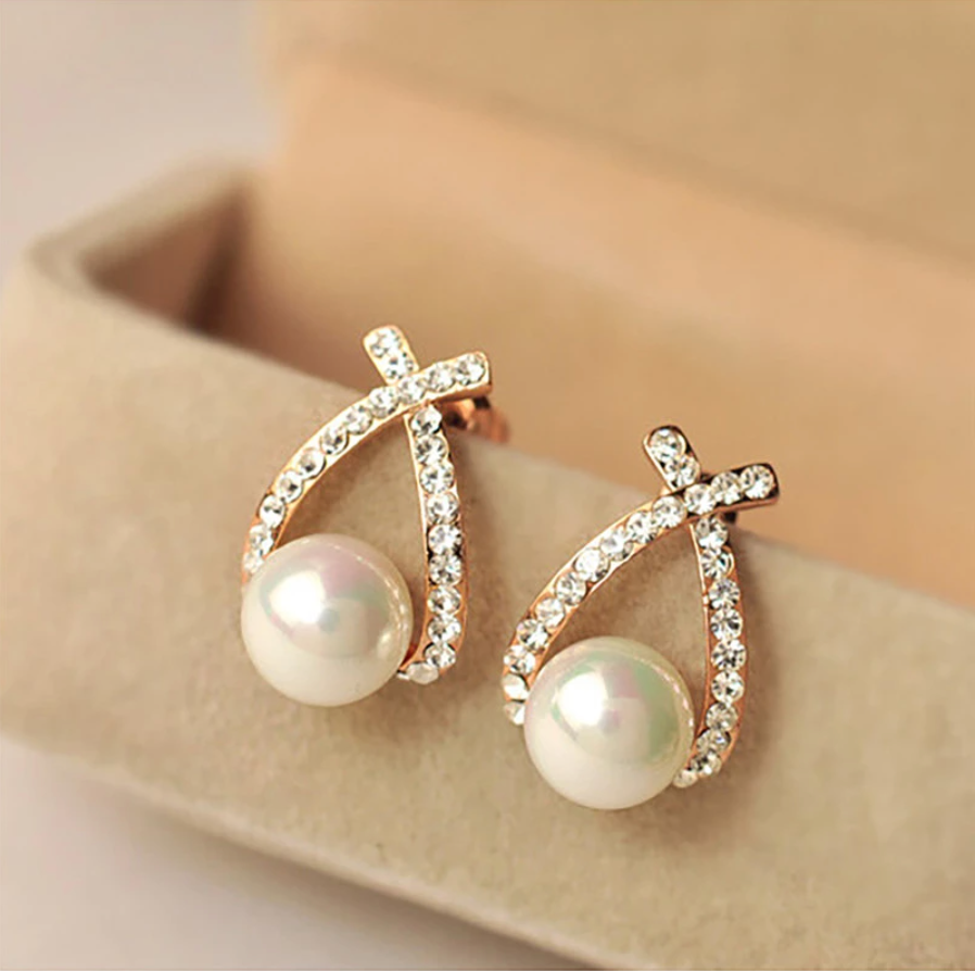 Alva™ | Boucles d'oreilles avec perles croisées et diamants
