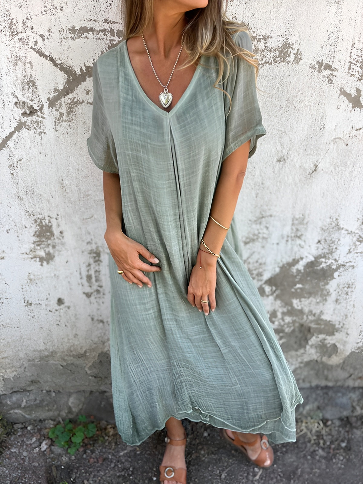 Lida™ | Robe en coton-lin à encolure en V légère