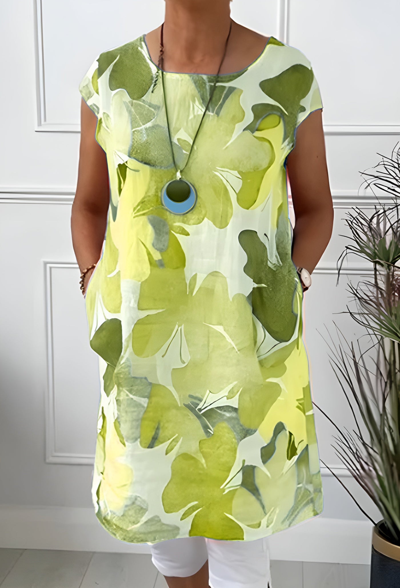 Ellen™ | Robe légère à motif papillon avec encolure ronde