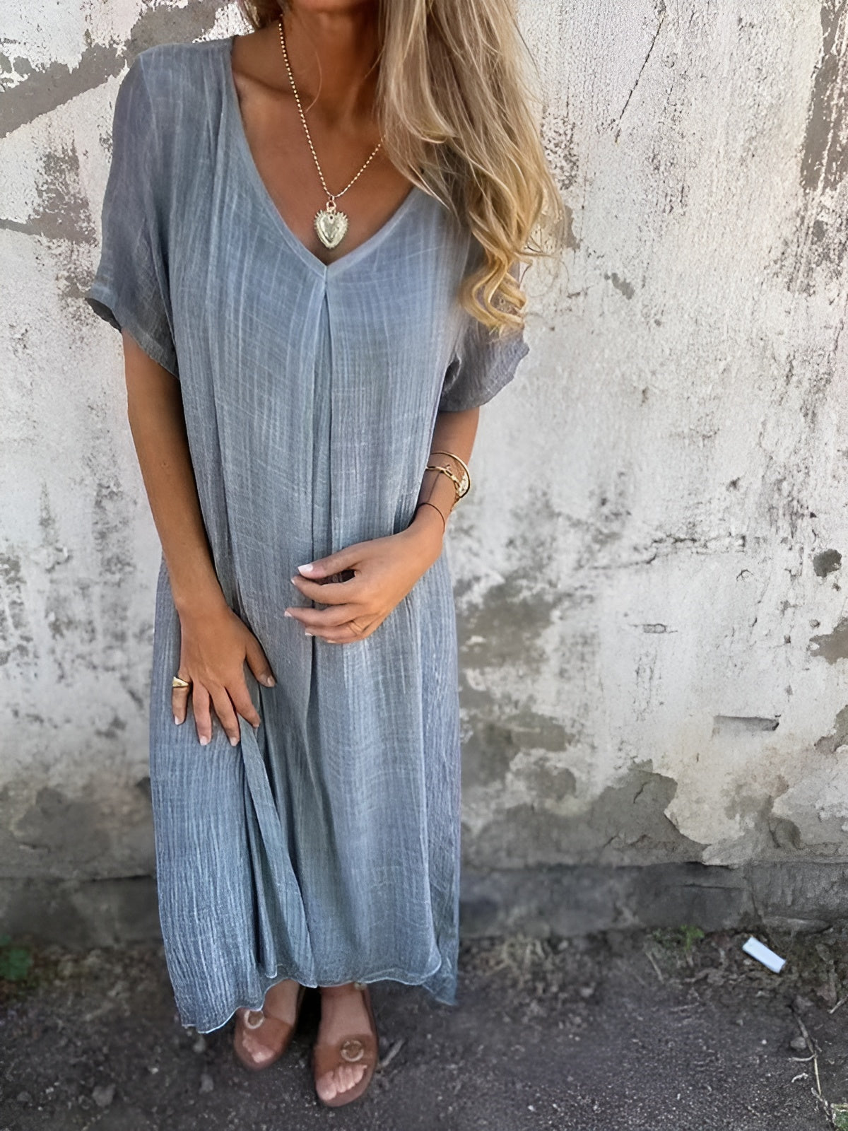 Lida™ | Robe en coton-lin à encolure en V légère