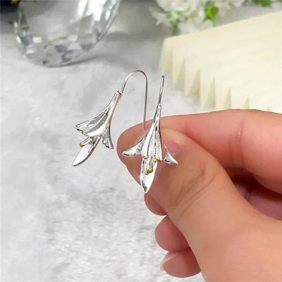 Tyra™ | Boucles d'oreilles en argent avec fleur