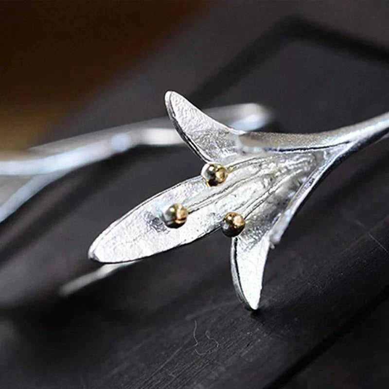 Tyra™ | Boucles d'oreilles en argent avec fleur